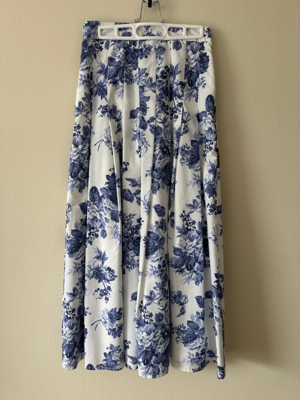 Abercrombie & Fitch Blue and White Floral A-Line Maxi Skirt